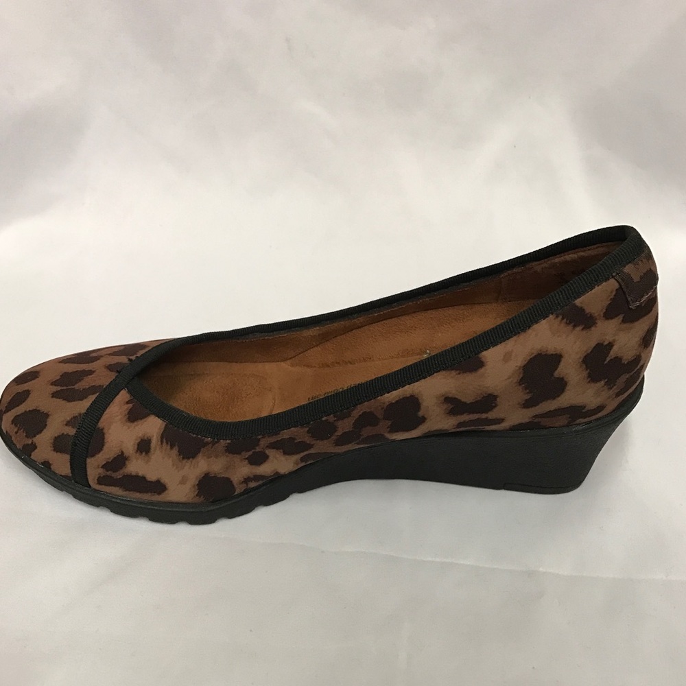 New hush puppies with low wedge leopard print